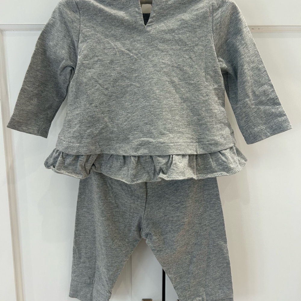 NWT GAP Ruffled Gray Baby Matching Set - Picture 6 of 6
